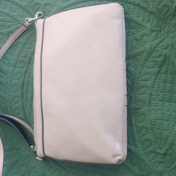 Guess crossbody purse taupe - Picture 8 of 13